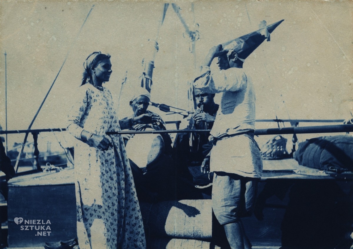 Łukasz Dobrzański, egipscy muzykanci i tancerka, cyjanotypia, fotografia-pozytyw, fotografia, historia fotografii, niezła sztuka