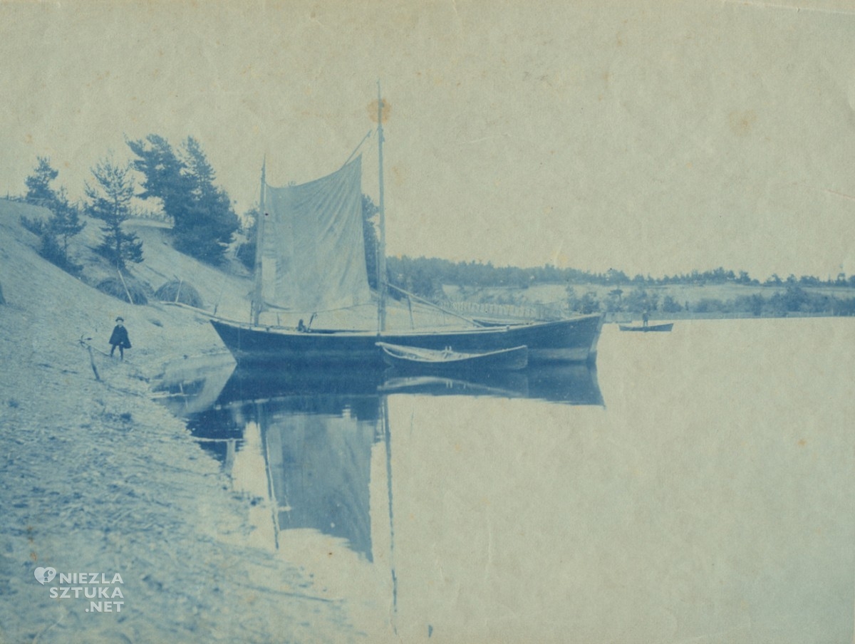 Pejzaż z łodziami na wodzie, cyjanotypia, fotografia-pozytyw, fotografia, historia fotografii, niezła sztuka