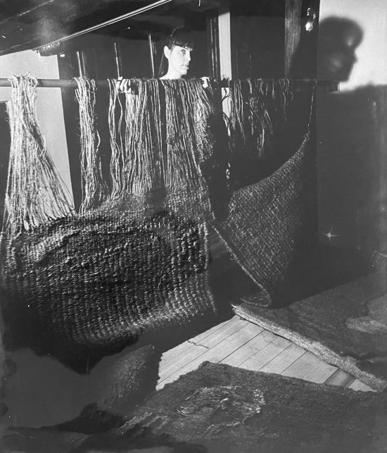 Bożenna Biskupska, tkaniny z cyklu Figura, sztuka polska, sztuka współczesna, kobiety w sztuce, Fundacja Sztuki Współczesnej In Situ, Niezła Sztuka