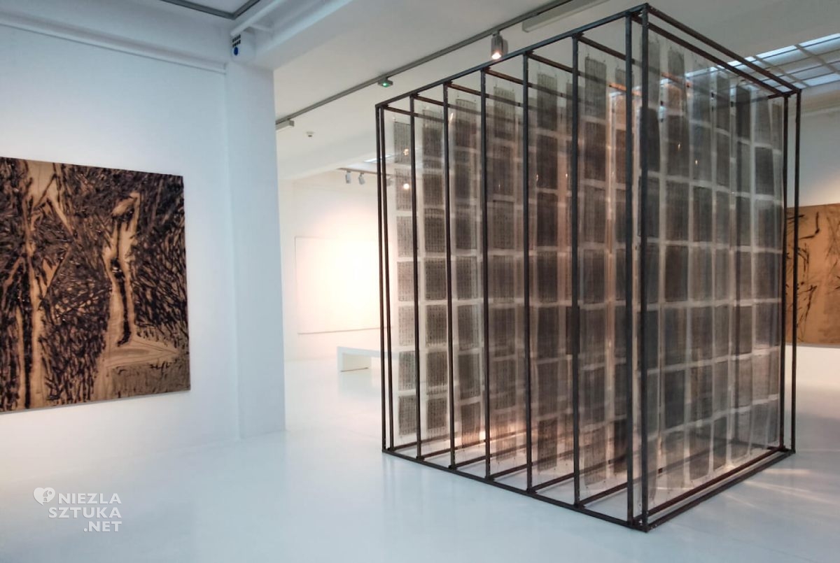 Upakowanie, Bożenna Biskupska. Artystka i Budowla Możliwa, sztuka polska, sztuka współczesna, kobiety w sztuce, Niezła Sztuka