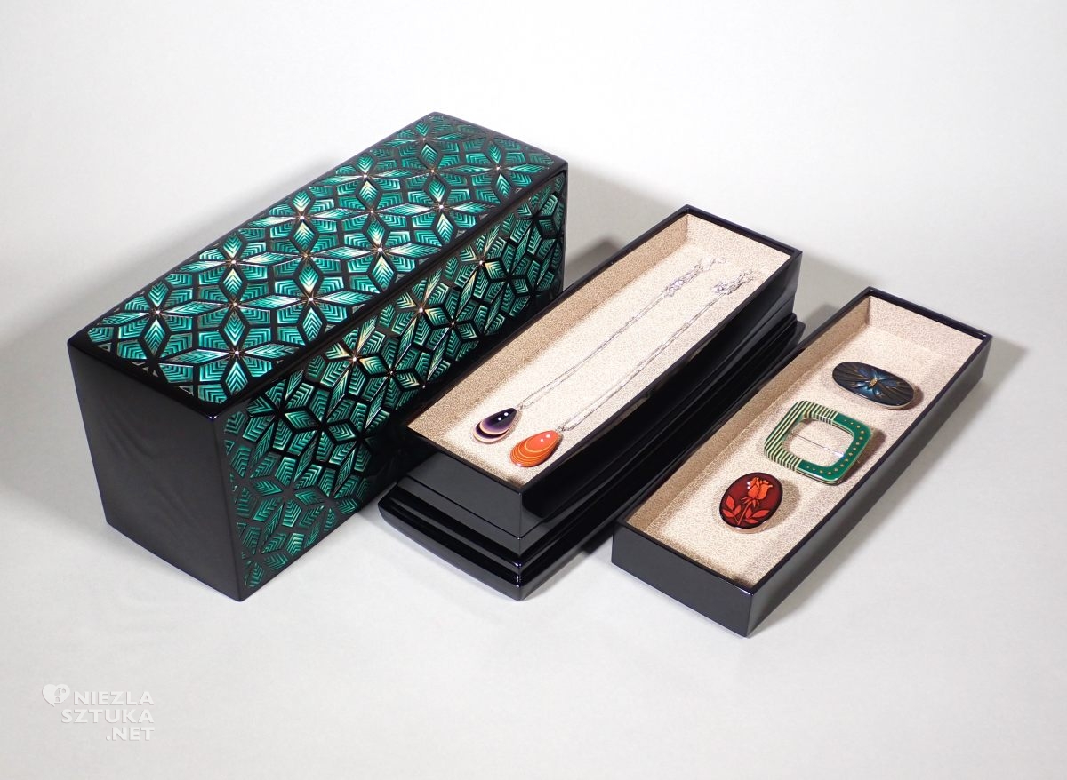 Tatsuya Matsumoto, Pudełko na biżuterię, Lśnienie czasu. Japońska laka w sztuce użytkowej, Muzeum Sztuki i Techniki Japońskiej Manggha, sztuka japońska, laka, niezła sztuka