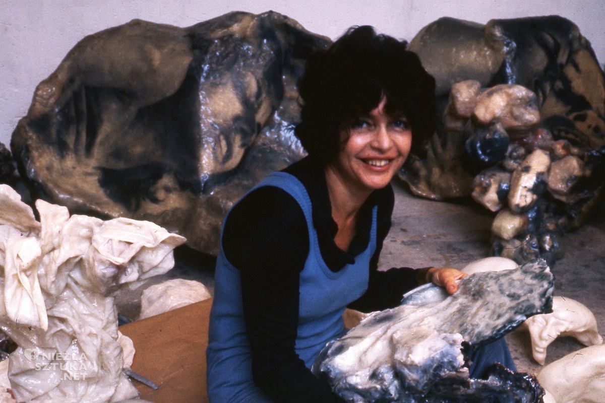 Alina Szapocznikow, w swojej pracowni w Malakoff na przedmieściach Paryża, zdjęcie, archiwum, kobiety w sztuce, sztuka polska, sztuka współczesna, niezła sztuka