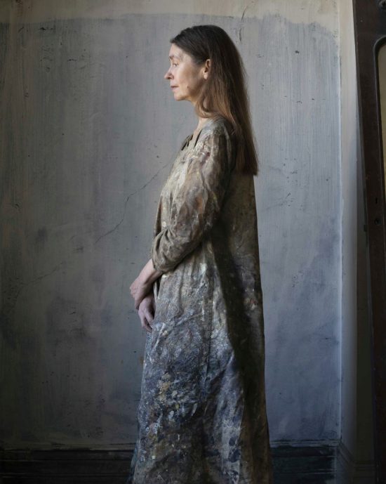 Celia Paul w jej studio w Londynie, Celia Paul, kobiety w sztuce, sztuka współczesna, zdjęcie, fotografia, niezła sztuka