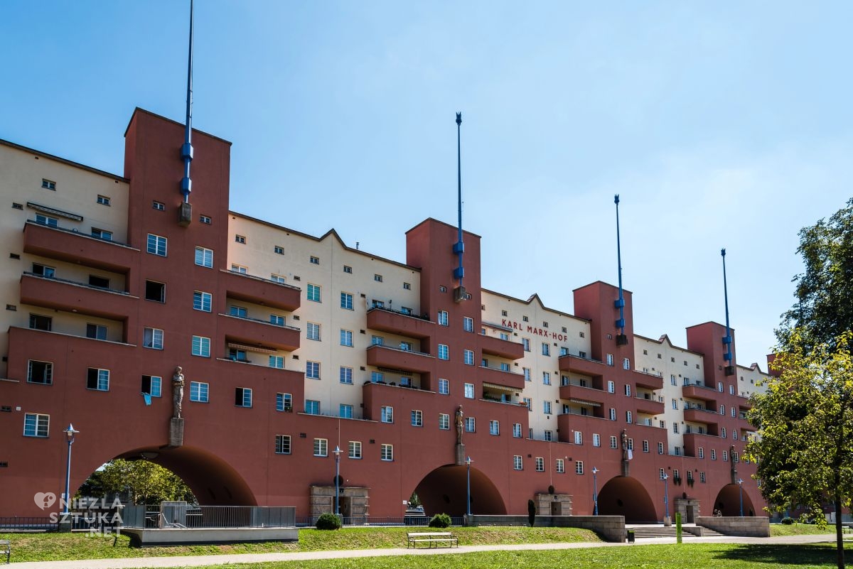 Karl-Marx-Hof w Wiedniu, Wiedeń nieoczywisty, co zobaczyć w Wiedniu, przewodnik po Wiedniu, niezła sztuka