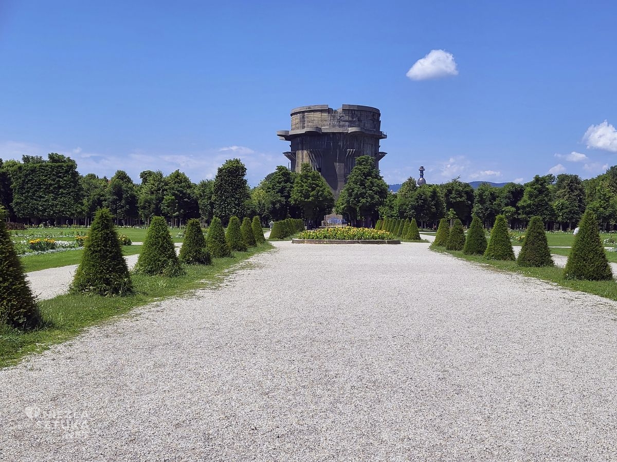 Flaktürme w parku Augarten, Wiedeń nieoczywisty, co zobaczyć w Wiedniu, przewodnik po Wiedniu, niezła sztuka