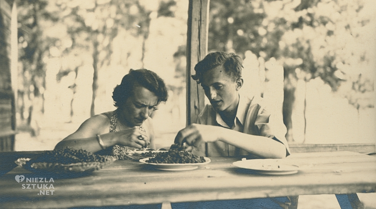 Jacek Sempoliński z mamą podczas wakacji w Świdrze, sztuka polska, fotografia, zdjęcie, niezła sztuka