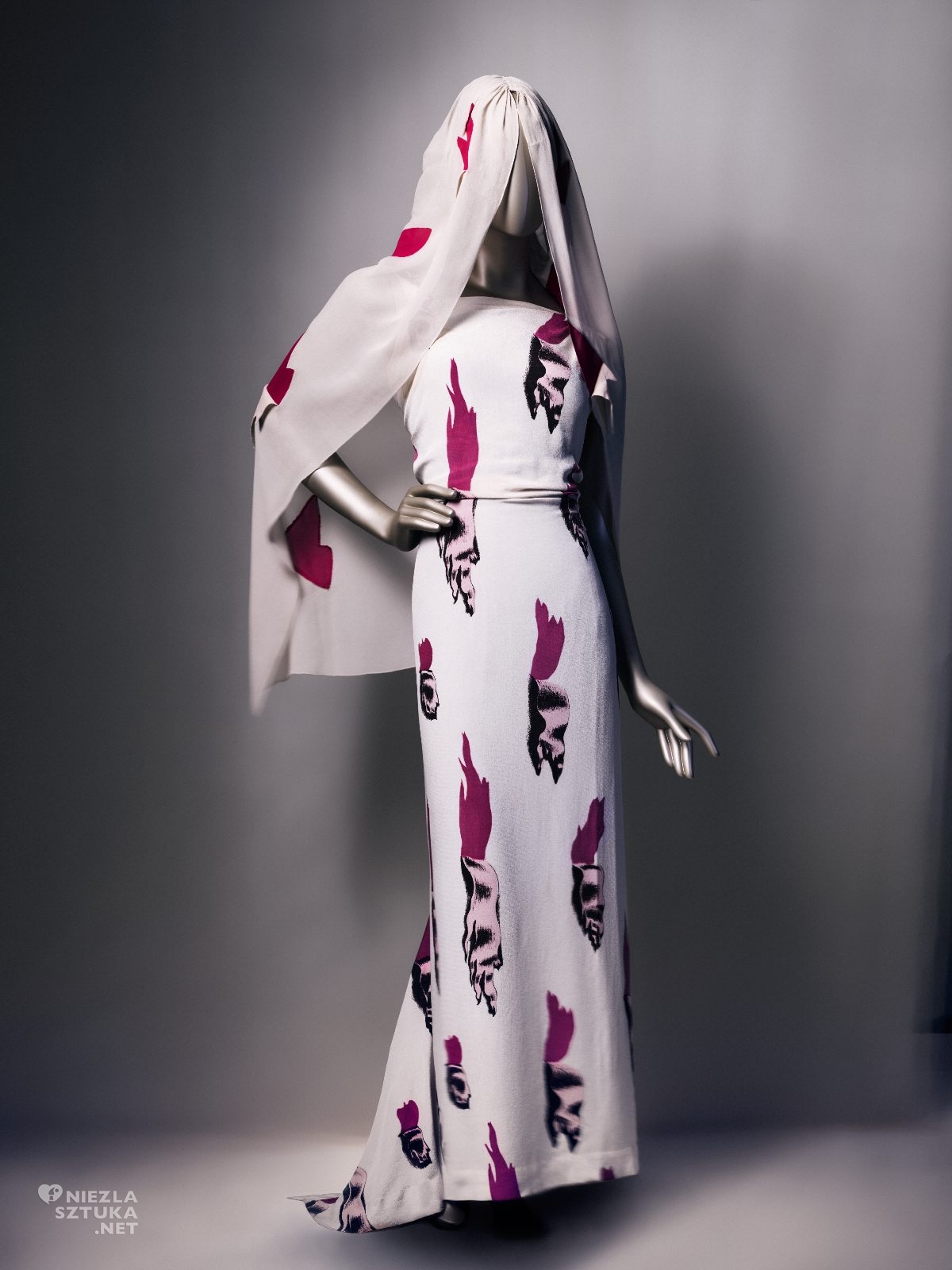 Salvador Dalí i Elsa Schiaparelli, Suknia Tears z welonem, tear dress, moda, sztuka współczesna, kobiety w sztuce, niezła sztuka