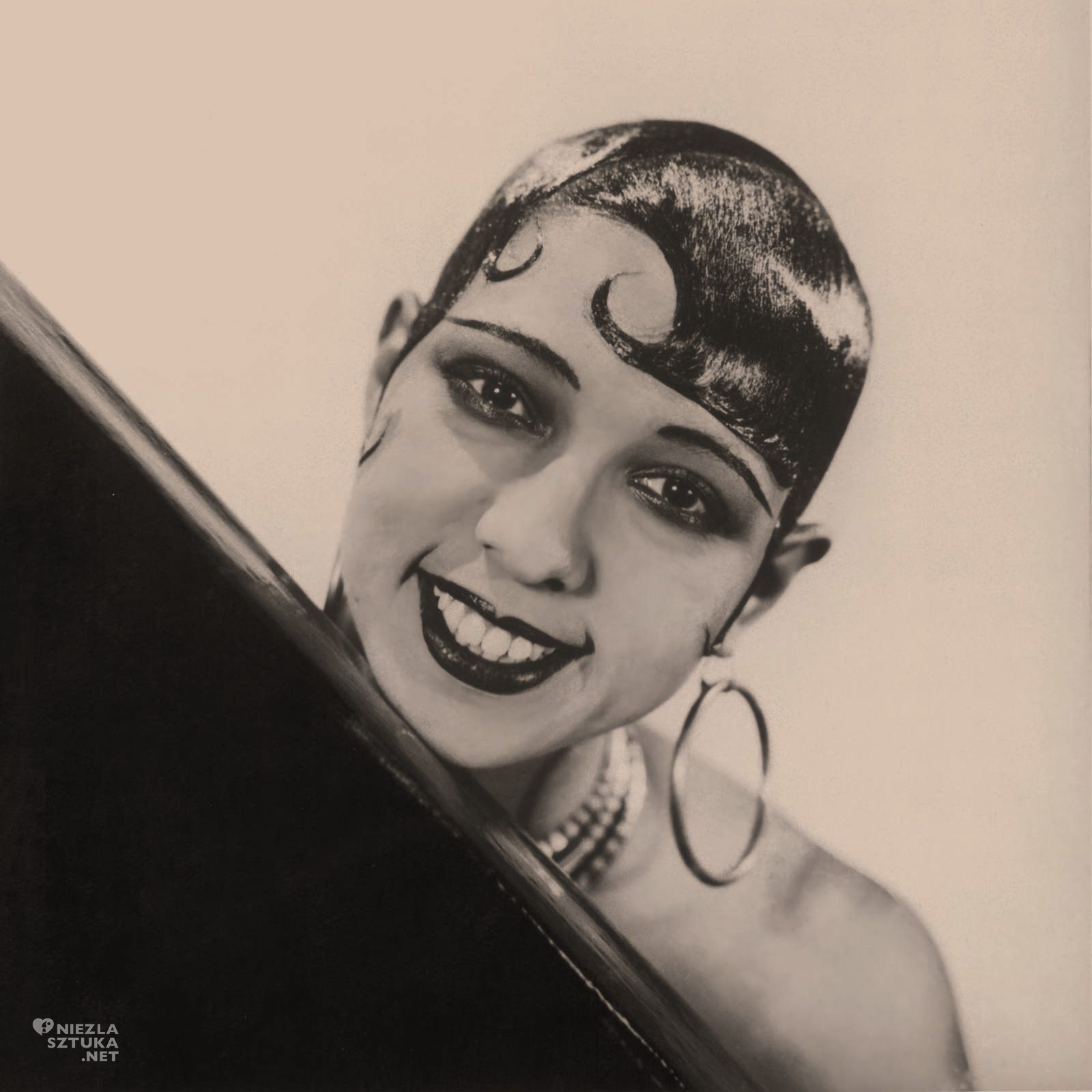 Czarna Wenus zostaje szpiegiem. Niezwykła historia Josephine Baker