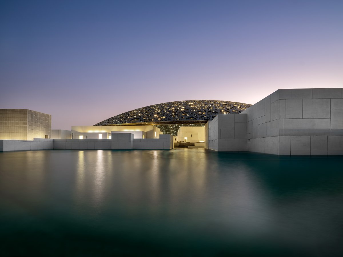 Louvre Abu Dhabi, Lurw Abu Zabi, Designerskie muzea świata, niezwykłe budynki, architektura, Najbardziej niezwykłe muzea na świecie, niezła sztuka