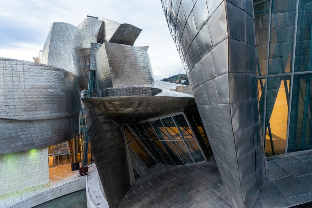Guggenheim Museum Bilbao, Designerskie muzea świata, niezwykłe budynki, architektura, Najbardziej niezwykłe muzea na świecie, niezła sztuka