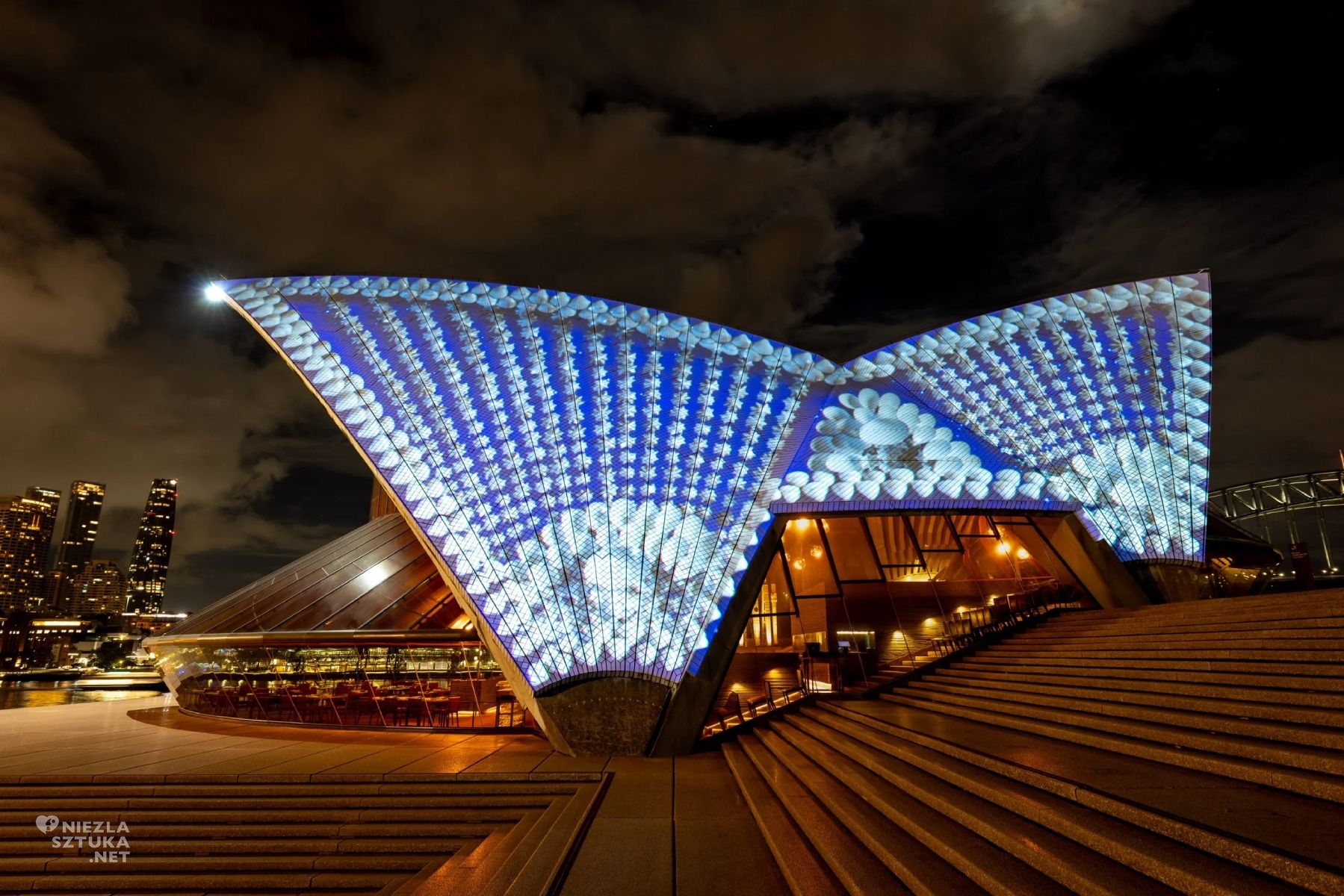 Esme Timbery, Badu Gili: Healing Spirit, Biennale w Sydney, wydarzenia ze świata sztuki, życie kulturowe, niezła sztuka