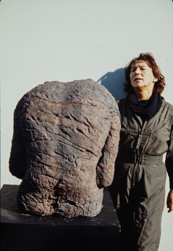 Magdalena Abakanowicz, Plecy, Backs, zdjęcie, fotografia, archiwum, sztuka polska, kobiety w sztuce, sztuka współczesna, niezła sztuka