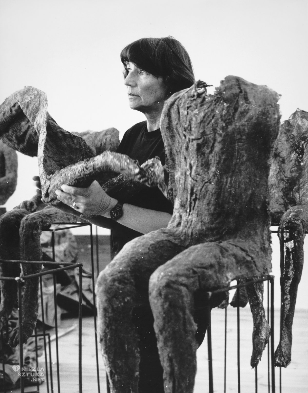 Magdalena Abakanowicz, przy pracy, portret, zdjęcie, fotografia, archiwum, sztuka polska, kobiety w sztuce, sztuka współczesna, niezła sztuka