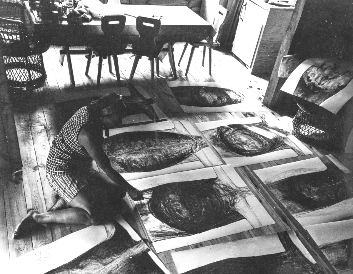 Magdalena Abakanowicz, przy pracy, zdjęcie, fotografia, archiwum, sztuka polska, kobiety w sztuce, sztuka współczesna, niezła sztuka