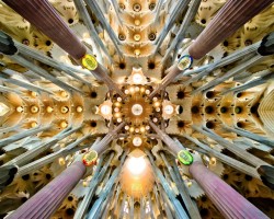 Sagrada Familia, wnętrze Sagrada Familia, Antonio Gaudí, Antoni Gaudi, architektura, secesja, Art Nouveau, Barcelona, sztuka hiszpańska, sztuka katalońska, niezła sztuka