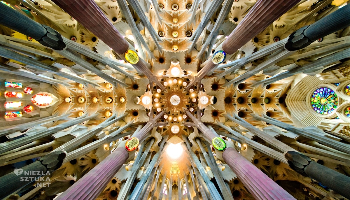Sagrada Familia, wnętrze Sagrada Familia, Antonio Gaudí, Antoni Gaudi, architektura, secesja, Art Nouveau, Barcelona, sztuka hiszpańska, sztuka katalońska, niezła sztuka