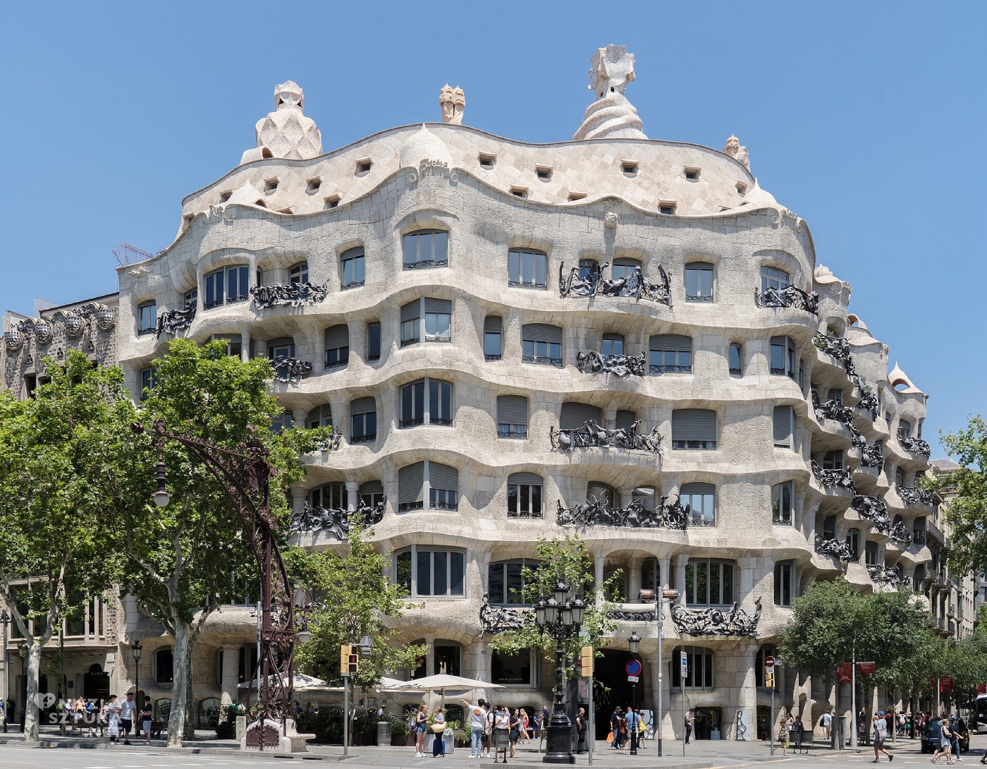 Casa Milà, La Pedrera, Antoni Gaudí, Antoni Gaudi, architektura, secesja, Art Nouveau, Barcelona, sztuka hiszpańska, sztuka katalońska, niezła sztuka