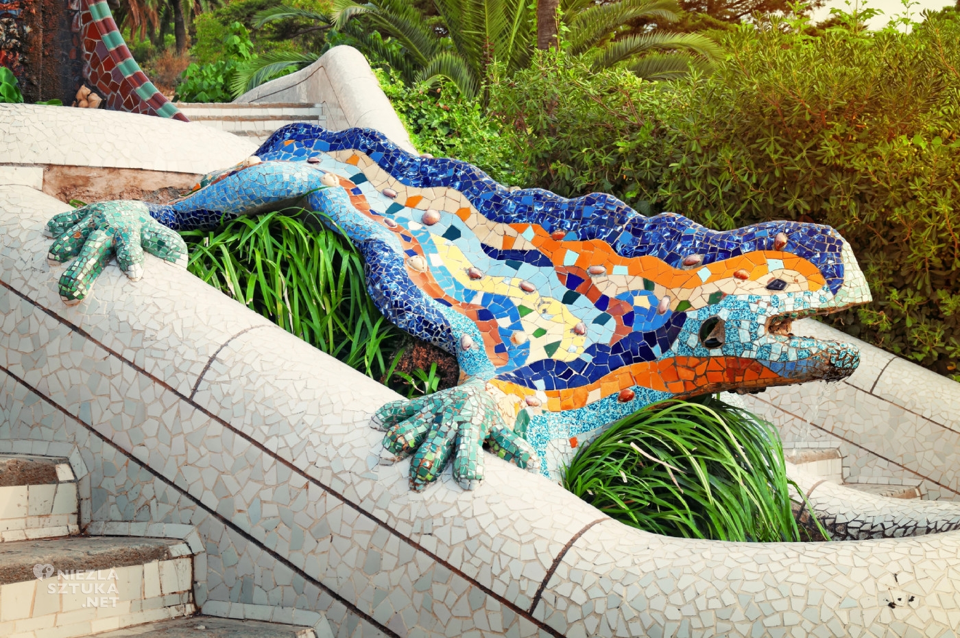 Fontanna w kształcie jaszczurki w Parku Güell, Park Güell, Antoni Gaudí, Antonio Gaudi, architektura, secesja, Art Nouveau, Barcelona, sztuka hiszpańska, sztuka katalońska, niezła sztuka