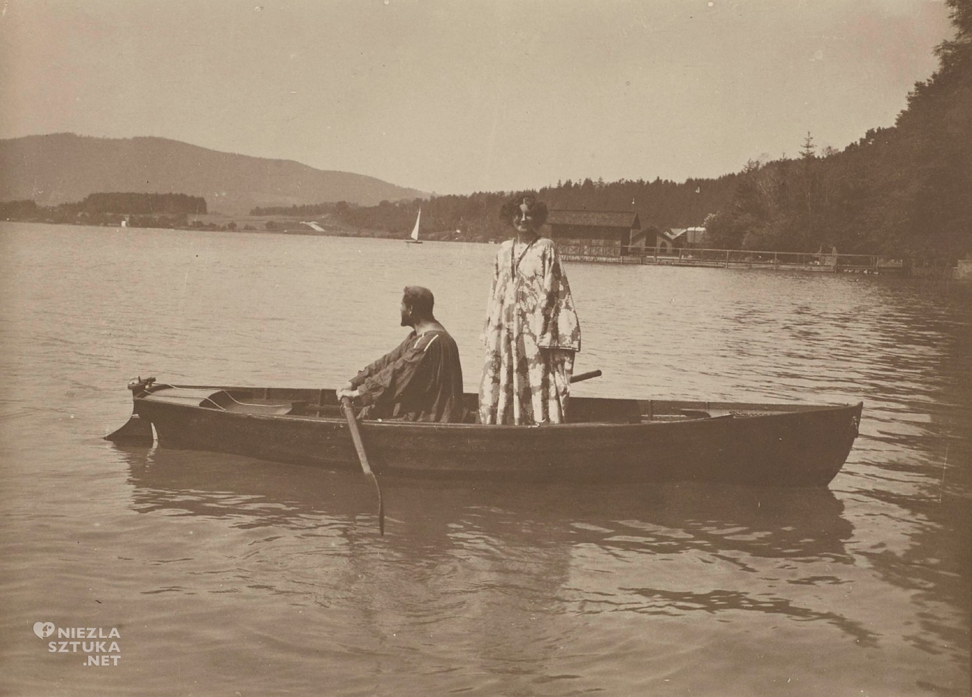 Gustav Klimt i Emilie Flöge w łodzi wiosłowej na jeziorze Attersee, zdjęcie, fotografia, archiwum, secesja, sztuka austriacka, Niezła Sztuka
