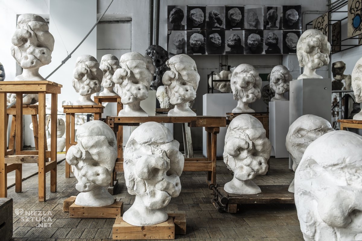 Magdalena Abakanowicz/ Wanda Czełkowska, Pracownia sztuki konceptualnej Wandy Czełkowskiej, Norbert Piwowarczyk, Wanda Czełkowska Studio, pracowanie artystyczne w Polsce, sztuka polska, sztuka współczesna, pracowania artysty, Warszawa, niezła sztuka