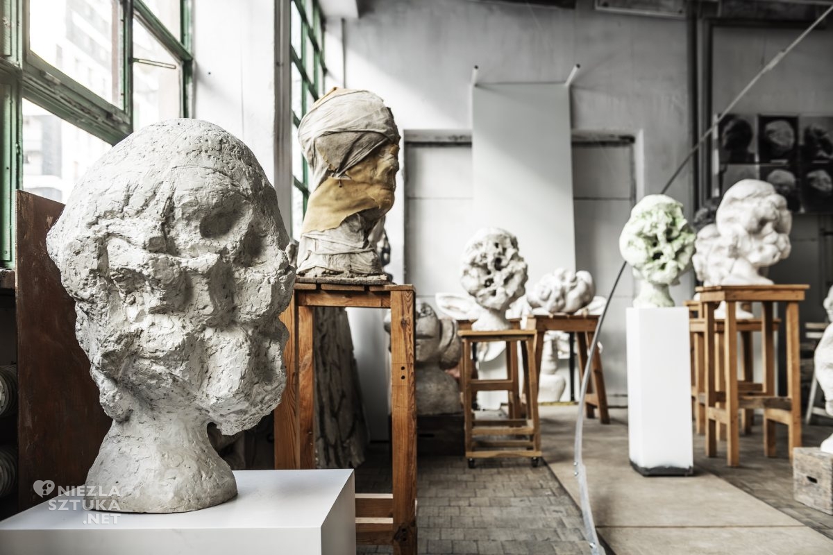 Magdalena Abakanowicz/ Wanda Czełkowska, Pracownia sztuki konceptualnej Wandy Czełkowskiej, Norbert Piwowarczyk, Wanda Czełkowska Studio, pracowanie artystyczne w Polsce, sztuka polska, sztuka współczesna, pracowania artysty, niezła sztuka