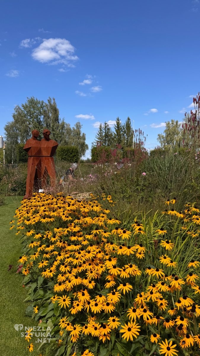 Mistrzowie rzeźby w Pabianicach, Aflopark, niezła sztuka