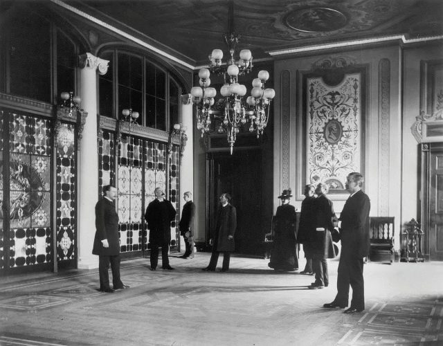 Hol wejściowy do Białego Domu, Prezydent Chester Arthur, Louis Comfort Tiffany, witraże, secesja, Niezła Sztuka